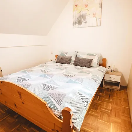 Pocitniski Apartmaji - Vijolica 2 In *